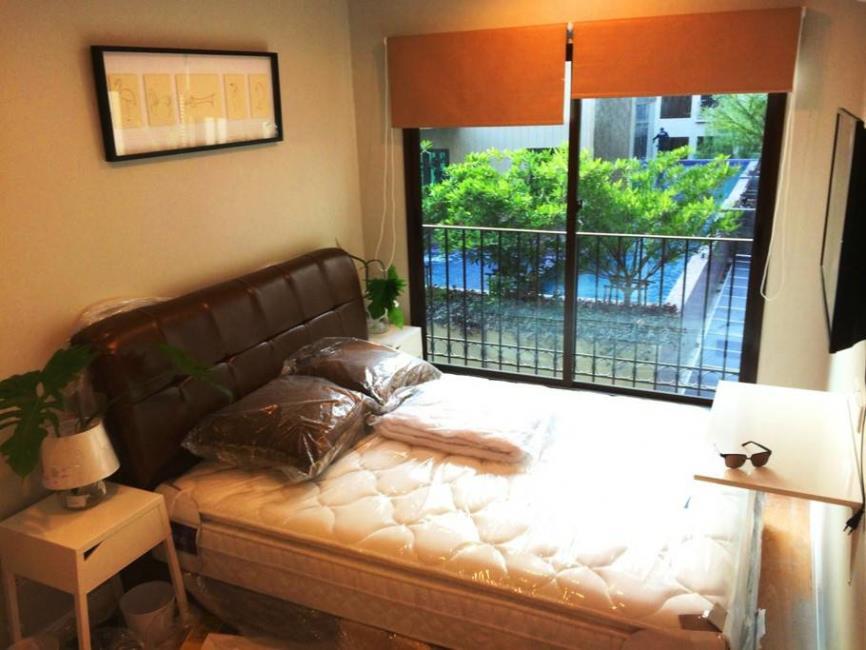 Condolette Dwell Sukhumvit 26 เตียง.jpg