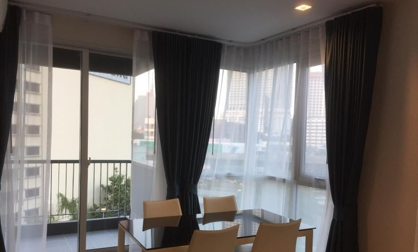 Rhythm Sathorn โต๊ะอาหาร.jpg