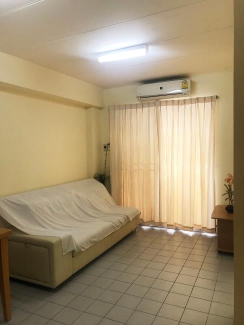 Lasalle Park โซฟา.jpg