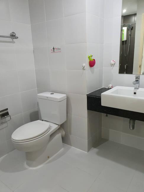 A Space Play Ratchada-Sutthisarn ห้องน้ำ.jpg