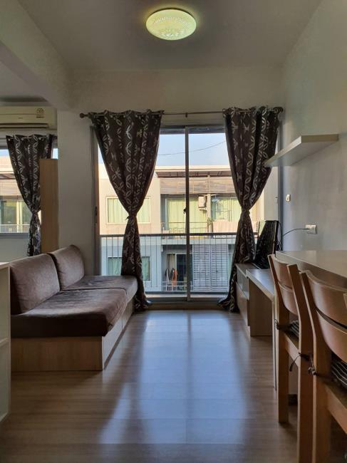 A Space Play Ratchada-Sutthisarn โซฟา ทีวี.jpg