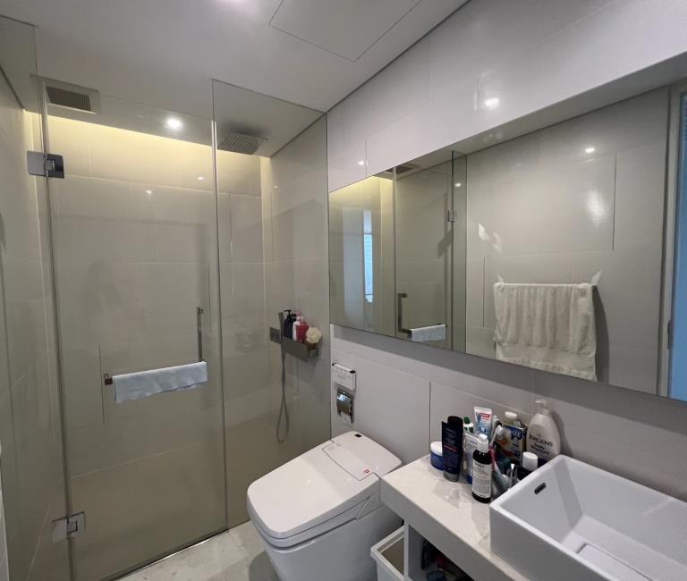 The Bangkok Sathorn ห้องน้ำ.jpg