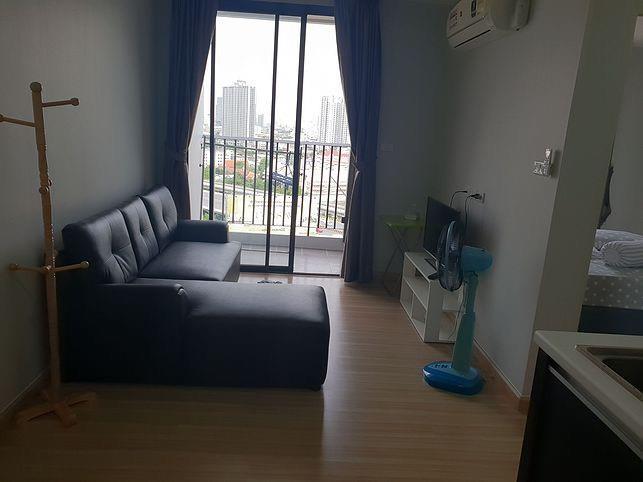 Pela Wutthakat โซฟา.jpg