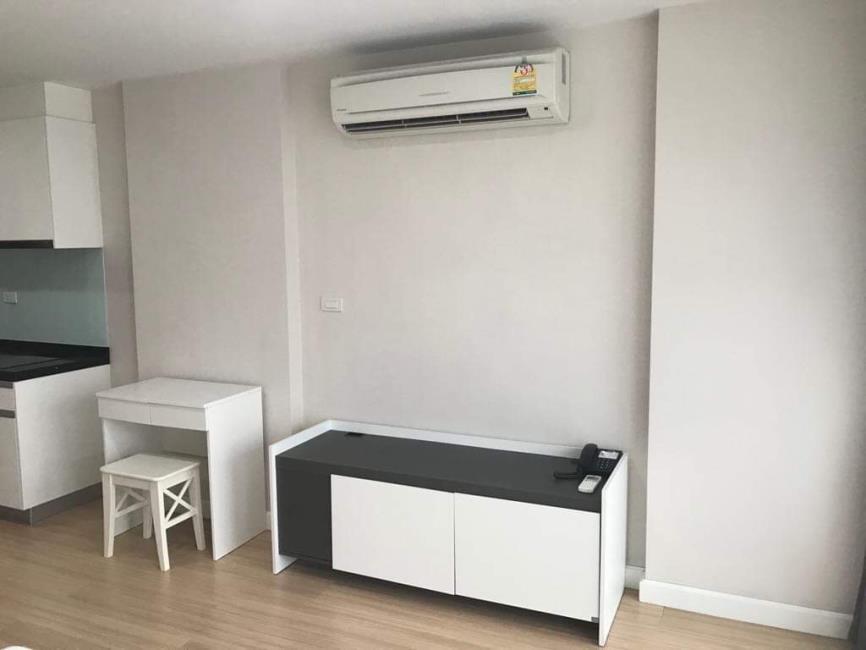 Mayfair Place Sukhumvit 64 ชั้นวางทีวี.JPG