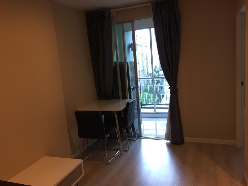 Metro Luxe Rama 4 โต๊ะอาหาร.jpg