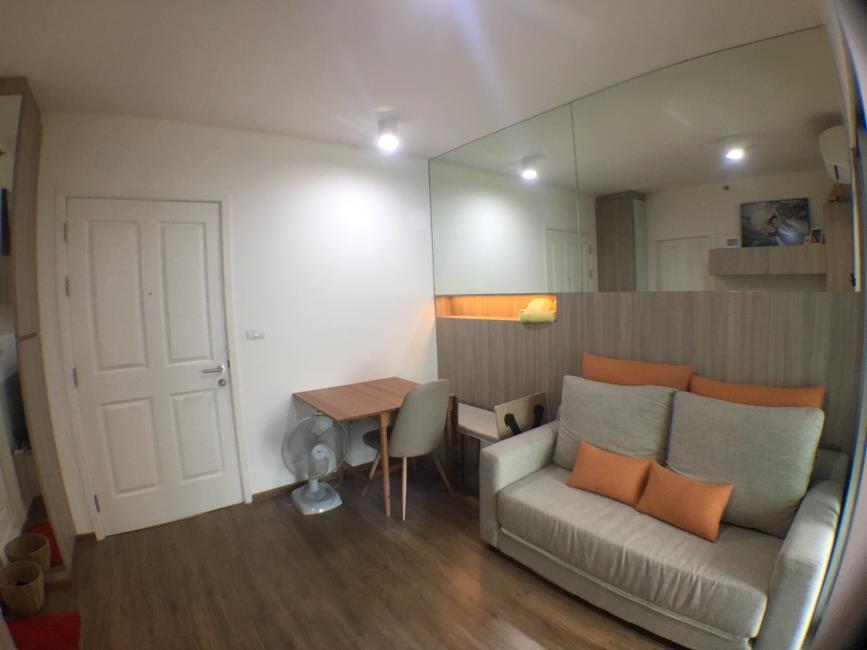 U Delight @Talat Phlu Station โซฟา.jpg