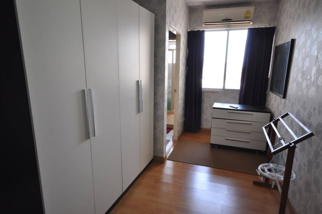 City Home Sukhumvit  ตู้เสือ้ผ้า.jpg