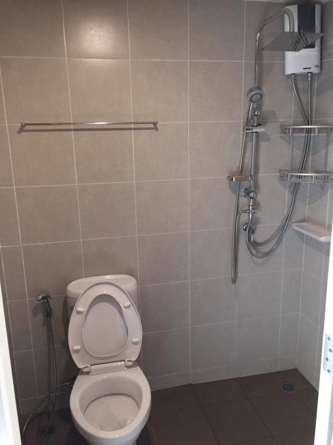 Lumpini Ville Sukhumvit 76 ห้องน้ำ.jpg