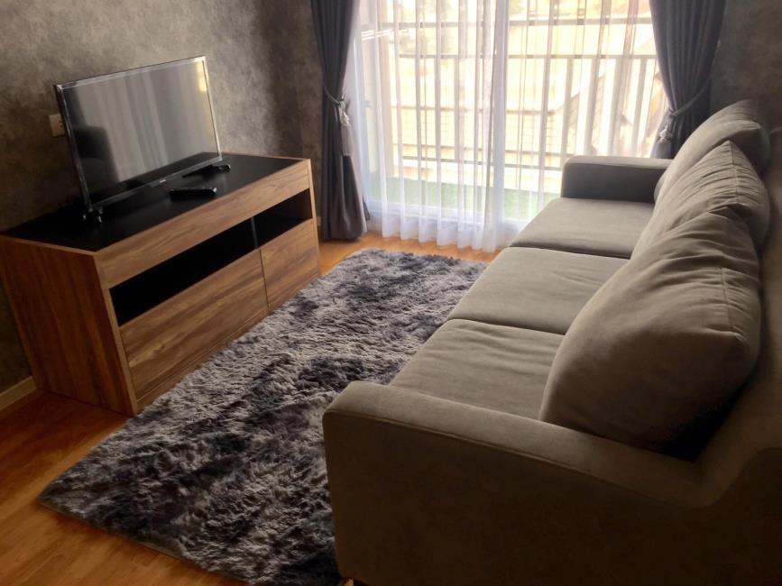 Lumpini Ville Sukhumvit 76 ทีวี โซฟา.jpg