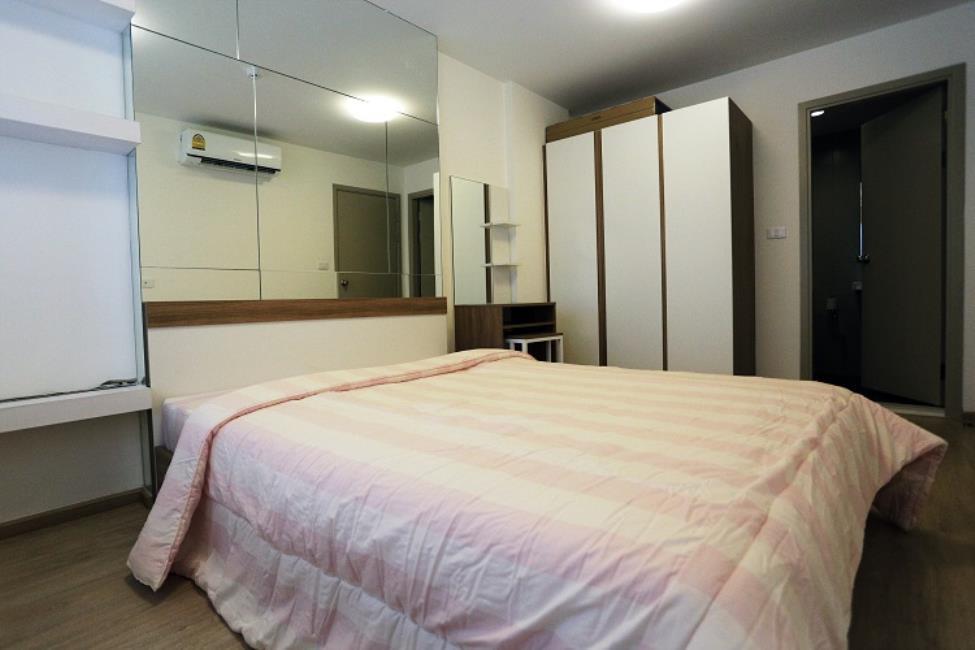 1.Elio Condo Sukhumvit 64 เตียงนอน  ตู้เสือ้ผ้า.jpg