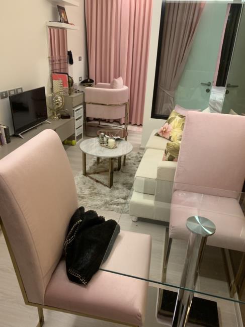 Vtara Sukhumvit 36 เก้าอี้.jpg