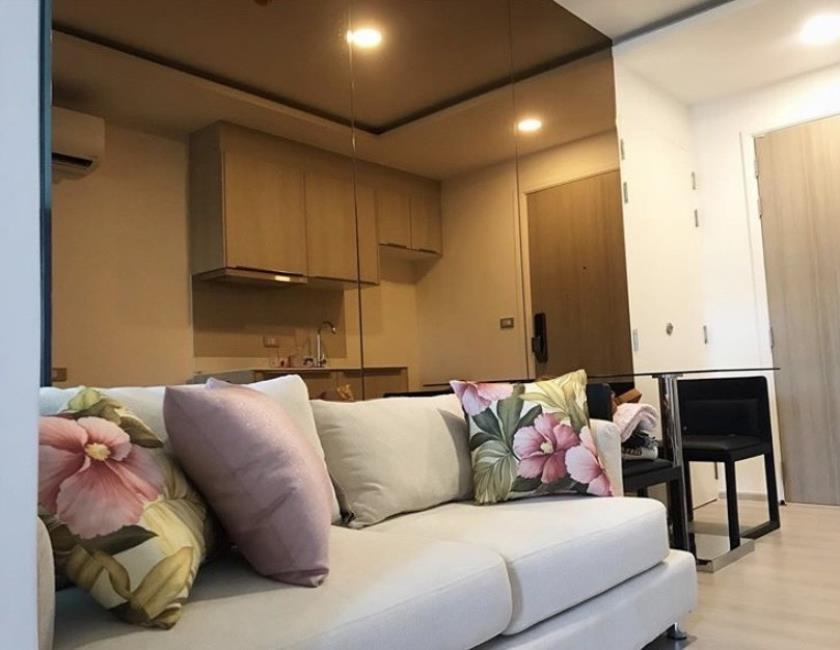 Vtara Sukhumvit 36 มุมโซฟา.jpg