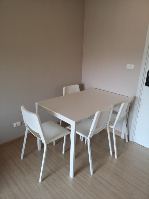 The Tree Onnut Station  โต๊ะอาหาร.jpg