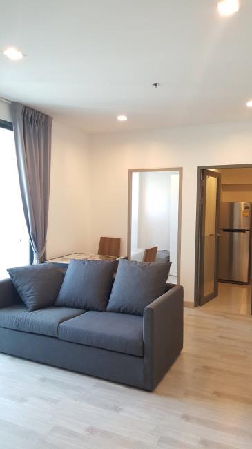 Ideo Mobi Sukhumvit โซฟา.jpg