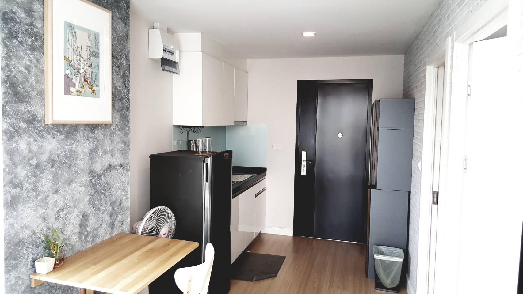 Mayfair Place Sukhumvit 64 มุมครัว ตู้เย็น.jpg