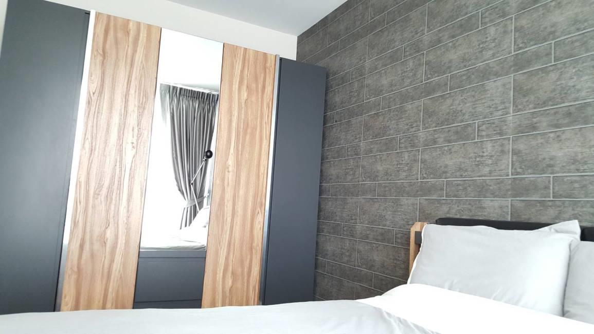 Mayfair Place Sukhumvit 64 ตู้เสื้อผ้า.jpg