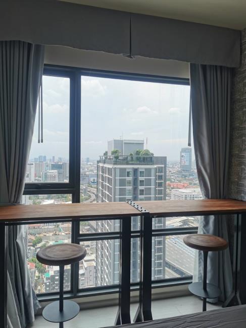 Rhythm Asoke  โต๊ะอาหาร.jpg