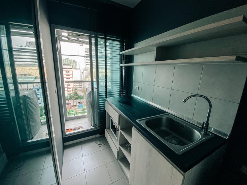 Aspire Sathorn Thapra ครัว ระเบียง.jpg