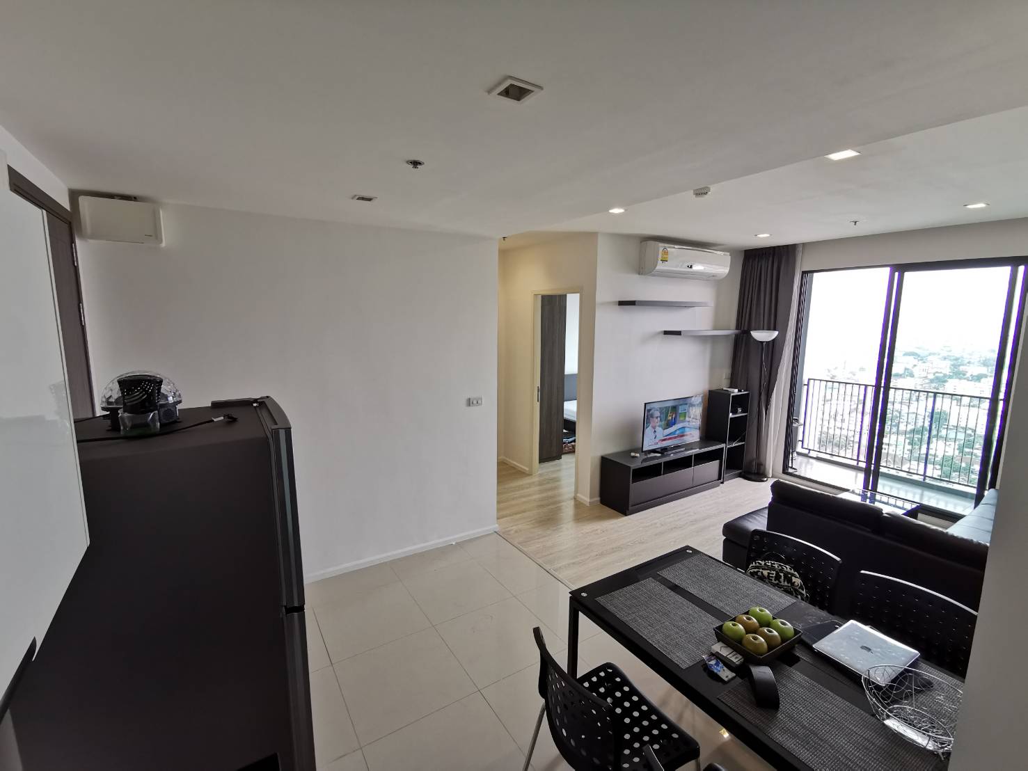 Quinn Condo Ratchada มุมในห้อง.jpg