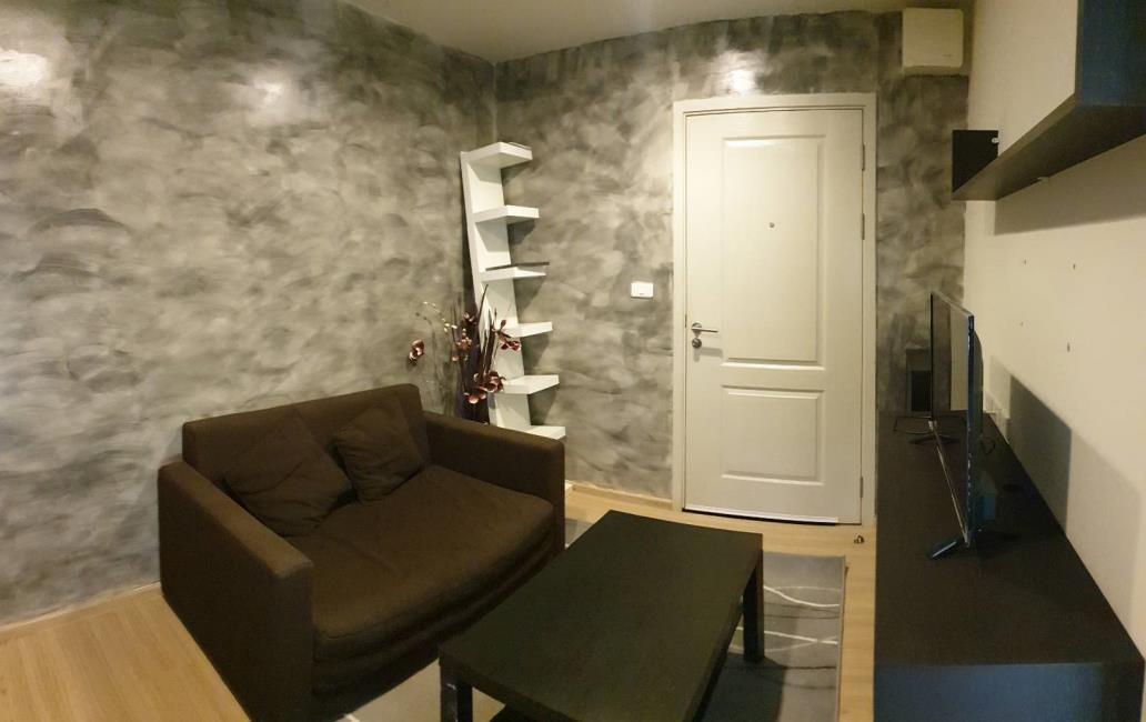 B Loft Sukhumvit 115 โซฟา.jpg