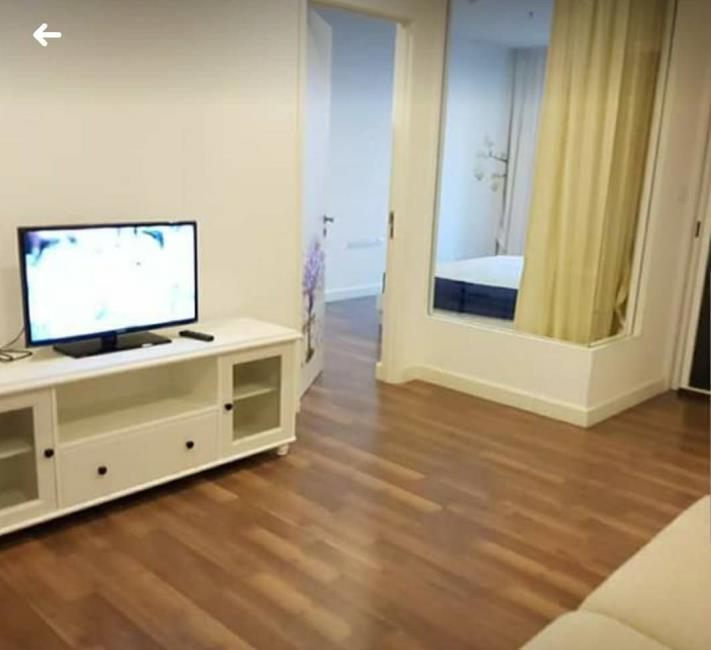 The Room Sathorn-Taksin ทีวี มุมห้อง.jpg