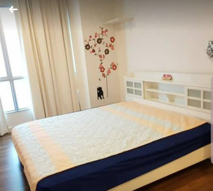 The Room Sathorn-Taksin เตียง.jpg