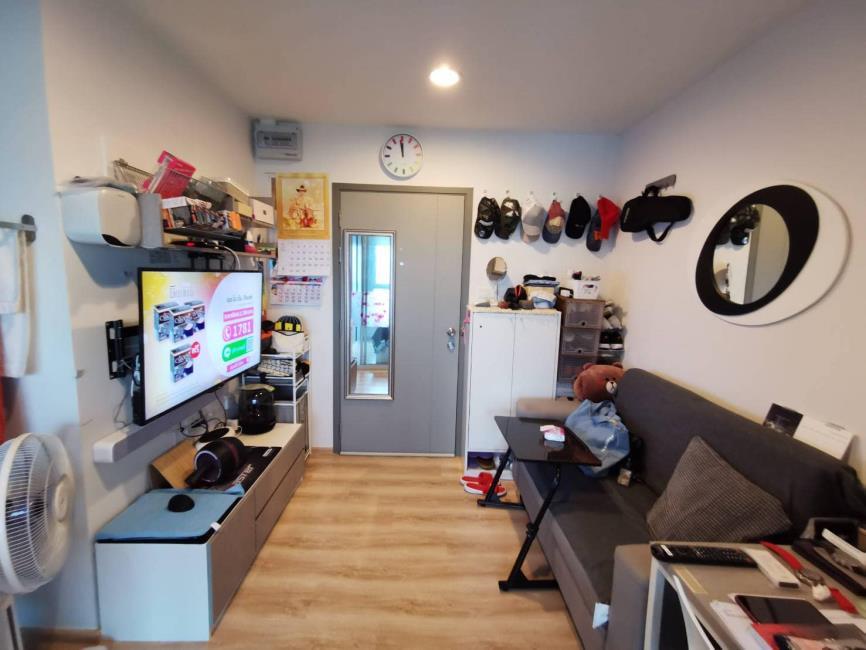 Present Condo Ekachai 32 ทีวี โซฟา.jpg