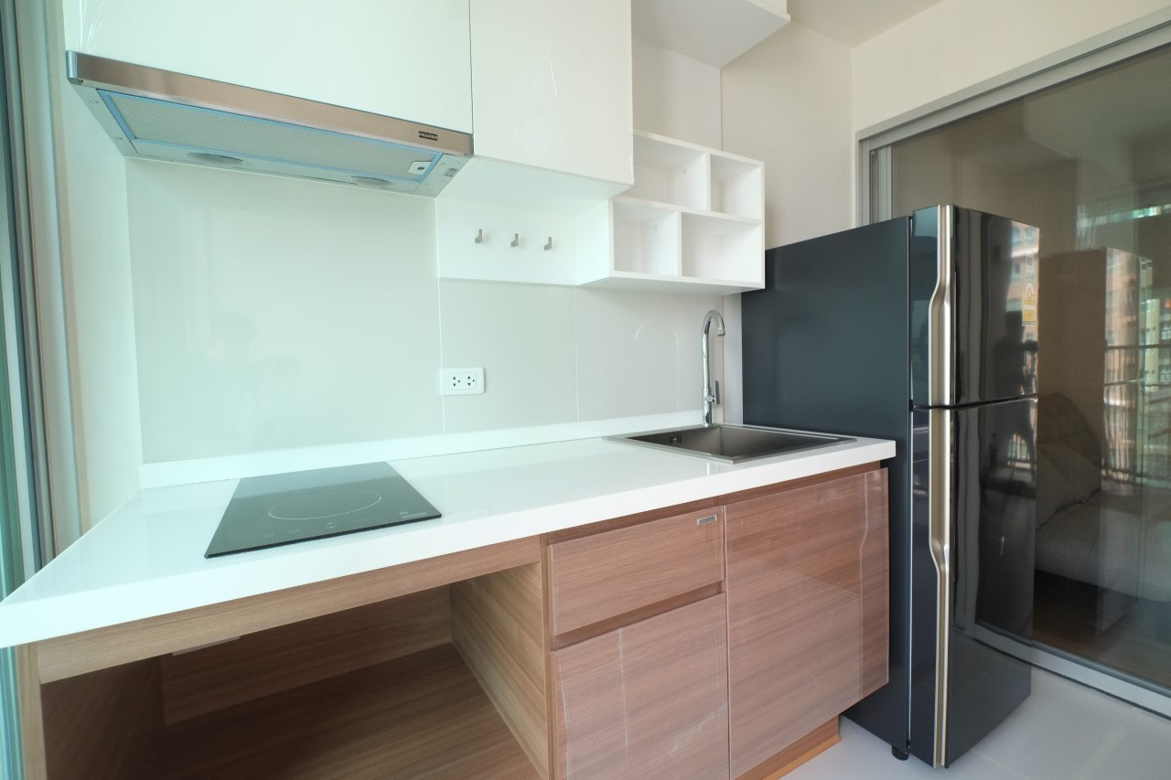 Fuse Chan - Sathorn ครัว ตู้เย็น.jpg