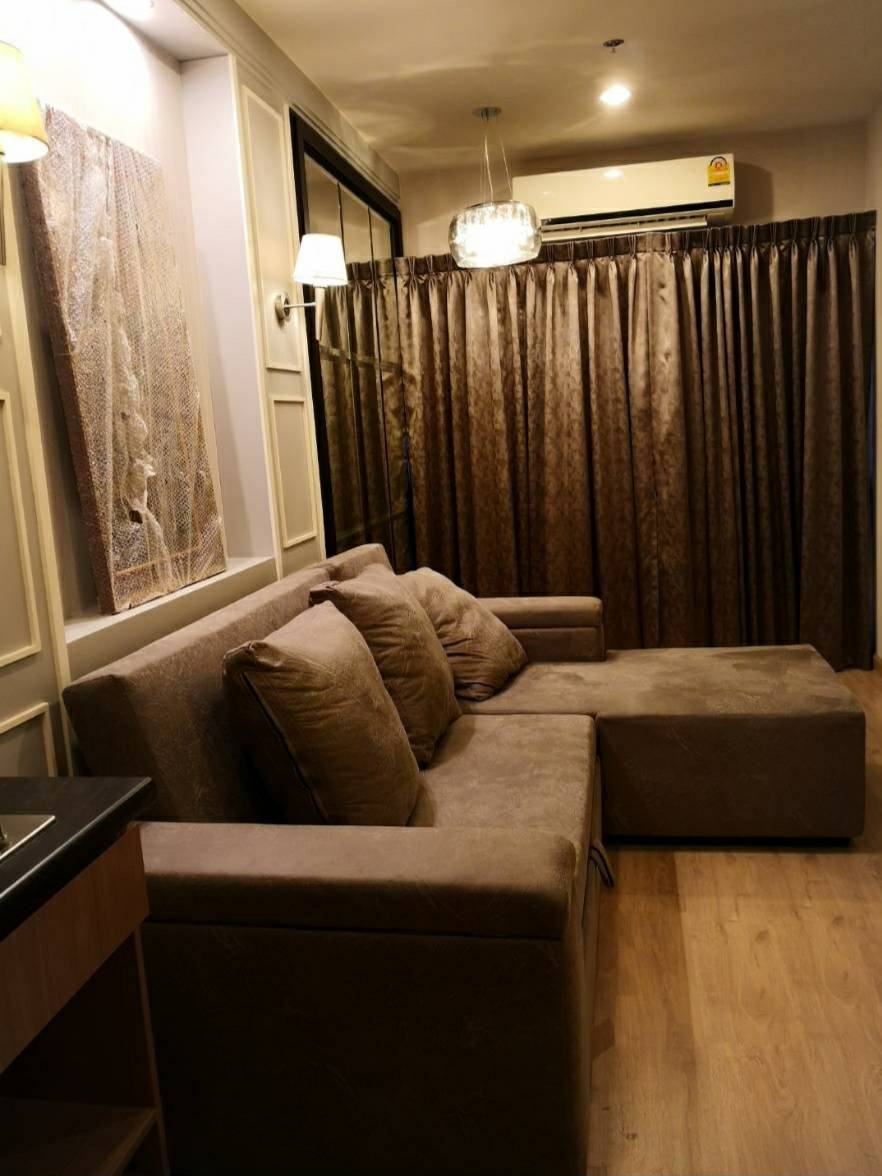 The Tempo Grand Sathorn-Wutthakat โซฟา.jpg