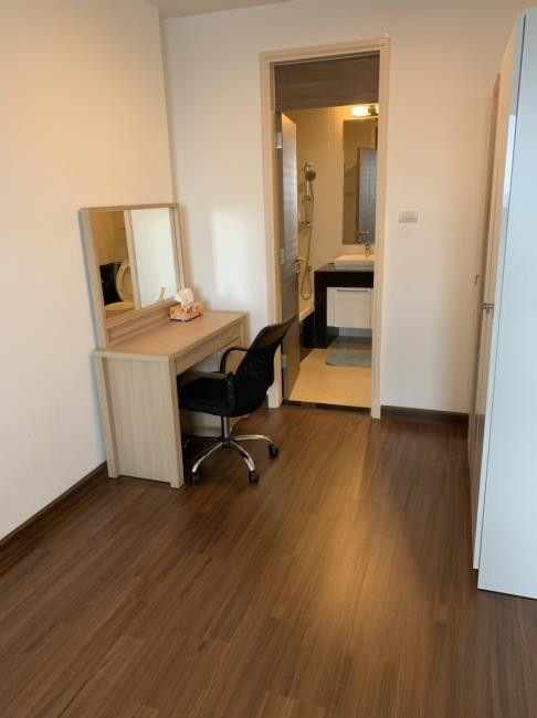 Supalai Prima Riva โต๊ะเครื่องแป้ง หน้าห้องน้ำ.jpg