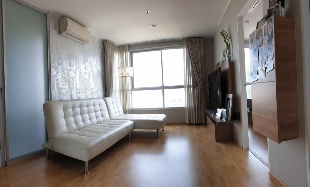 U Delight Residence Pattanakarn – Thonglor โซฟา ทีวี.jpg