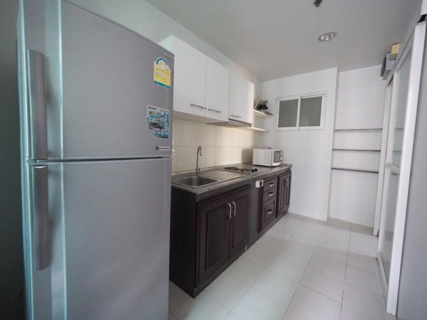 Life @ Ratchada - Huay Kwang ครัว ตู้เย็น.jpg