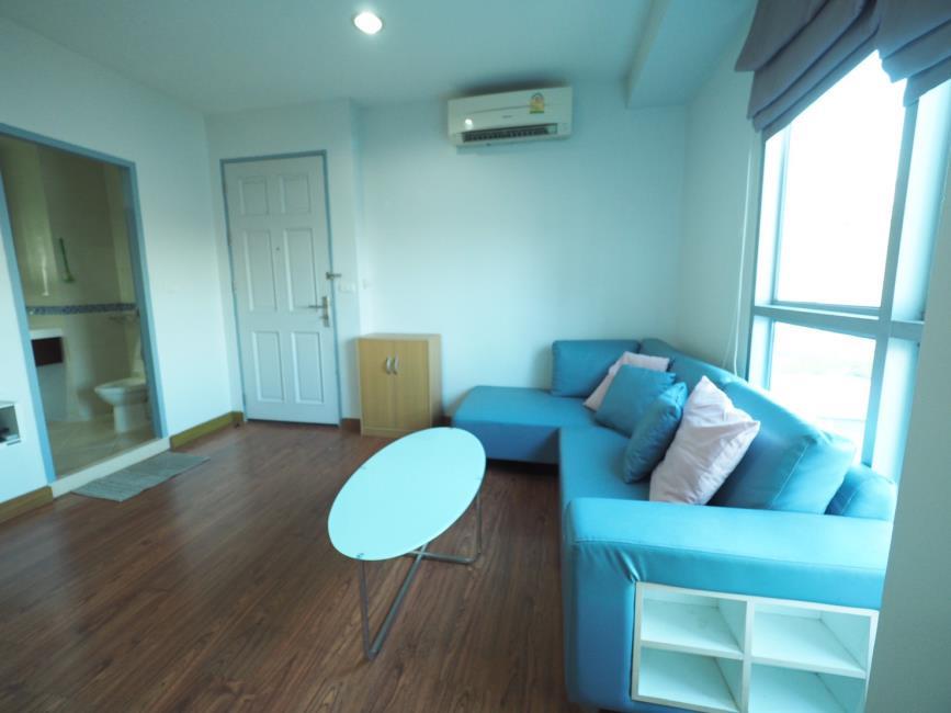 Life @ Ratchada - Huay Kwang โซฟา.jpg