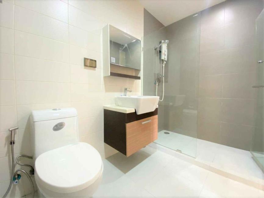 Whizdom @ Punnawithi Station ห้องน้ำ.jpg