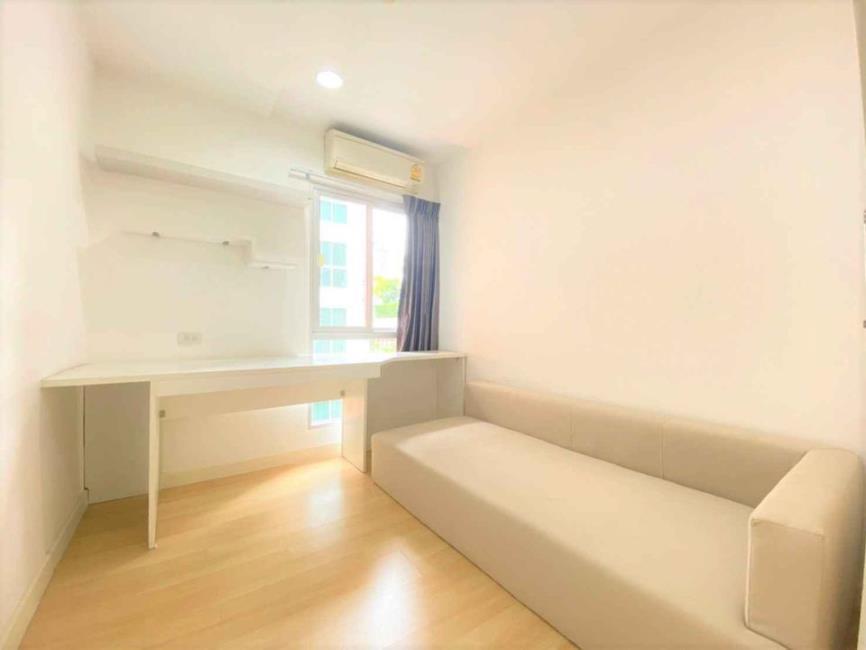 Whizdom @ Punnawithi Station โซฟา.jpg