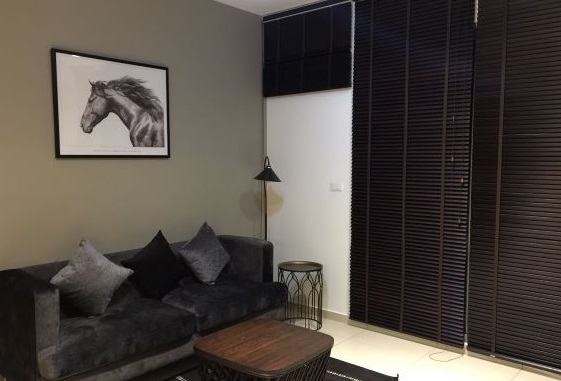 The Lofts Ekkamai  โซฟา.jpg