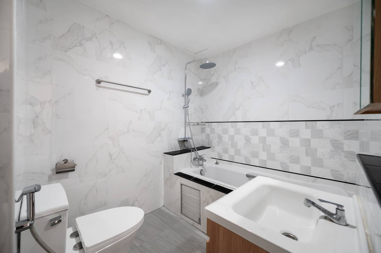The Waterford Diamond ห้องน้ำ.jpg