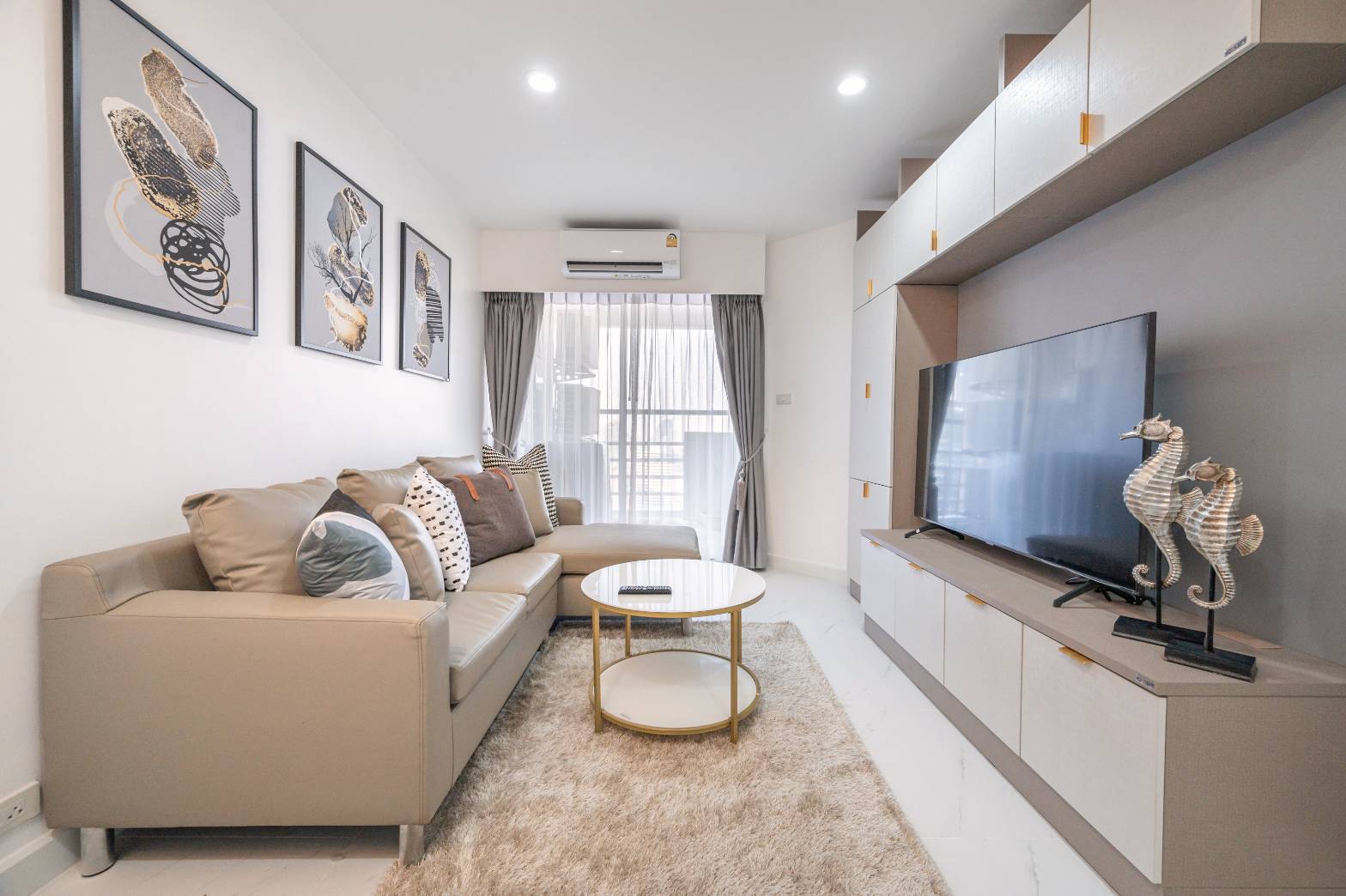 The Waterford Diamond โซฟา.jpg