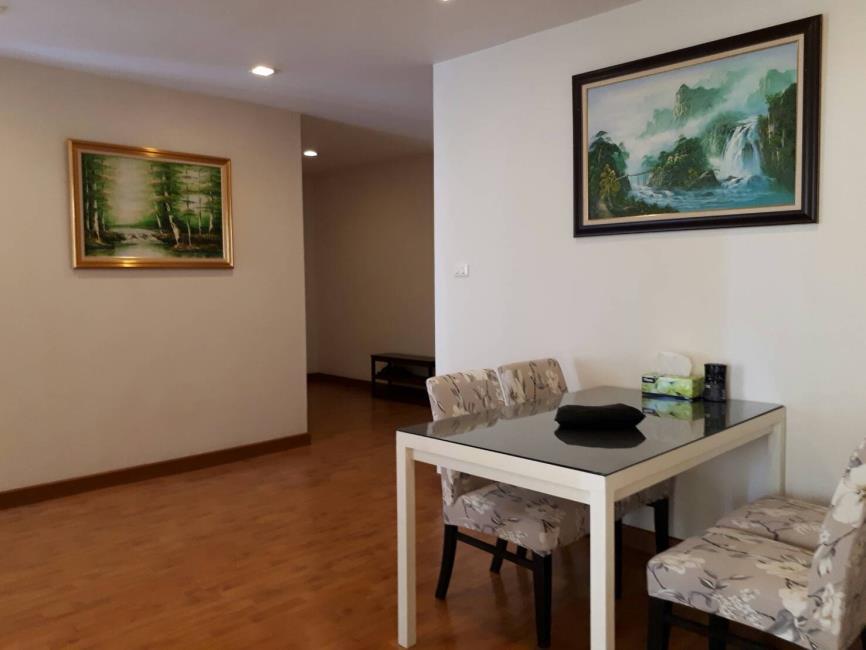 Tree Condo Ladprao 27  โต๊ะอาหาร.jpg