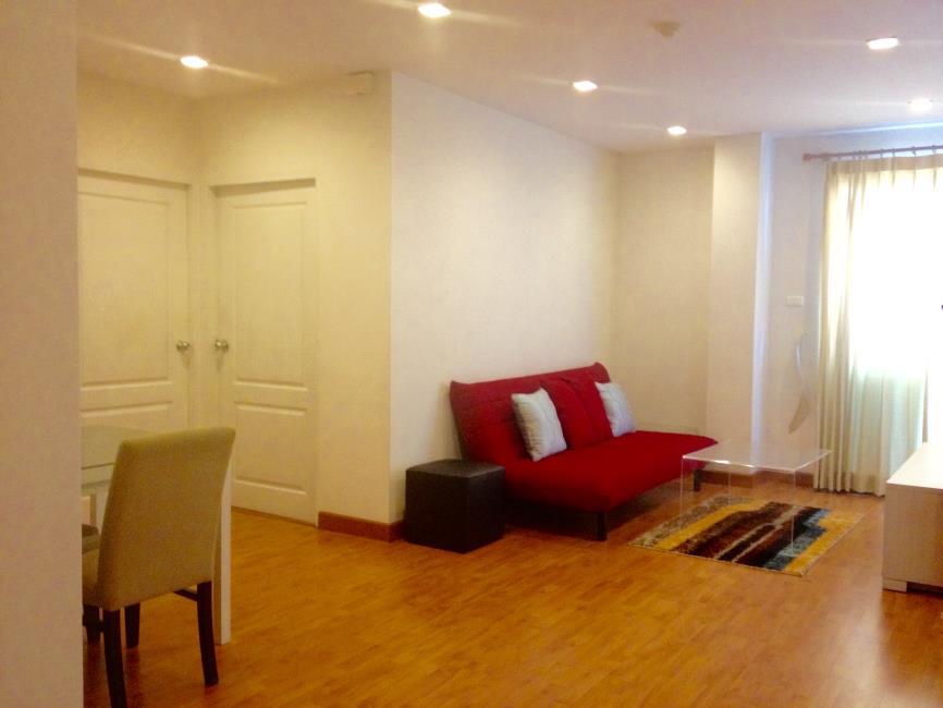 Tree Condo Ladprao 27  มุมโซฟา.jpg