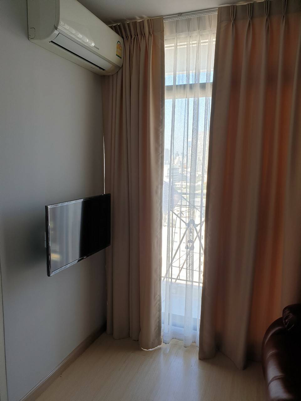 Bangkok Horizon Sathorn ทีวี ชุดผ้าม่าน.jpg