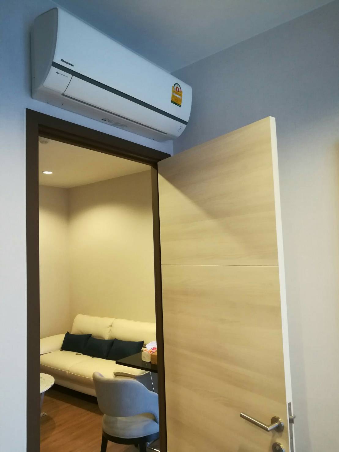 Chewathai Residence Asoke แอร์.jpg