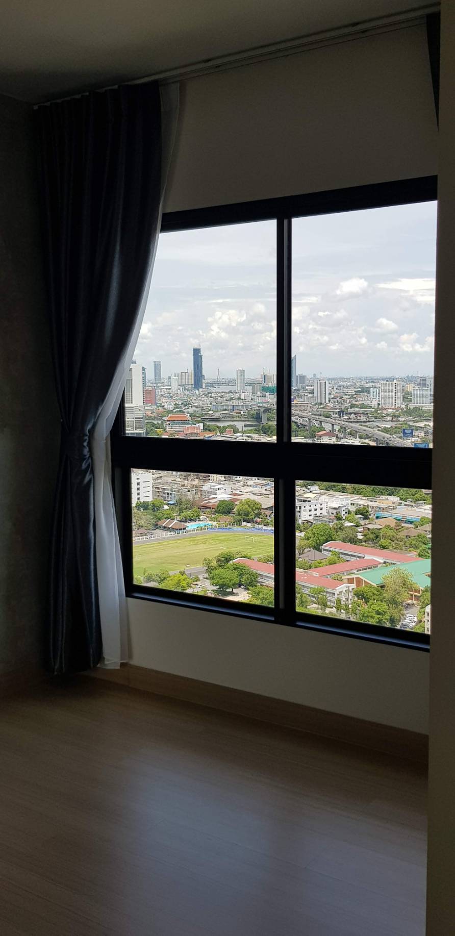 Supalai Loft @Talat Phlu Station มุมหน้าต่าง.jpg