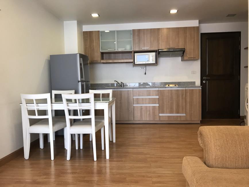 The Alcove 49 โตีะอาหาร ครัว.jpg