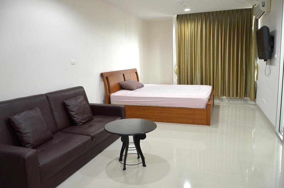 The Station Sathorn - Bangrak Condominium โซฟา เตียง.jpg
