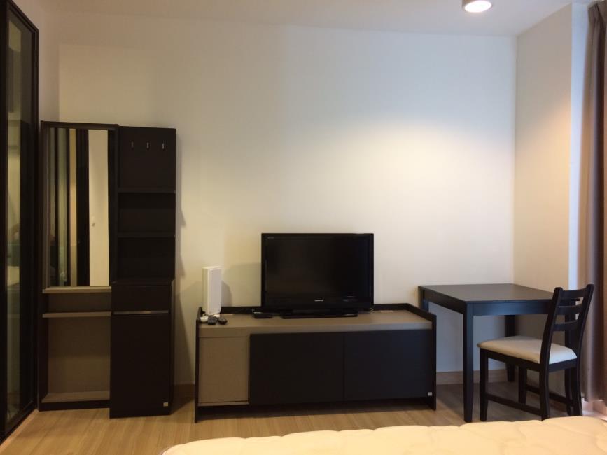 Chateau In Town Ratchada 10 ทีวี โต๊ะเครื่องแป้ง.jpg