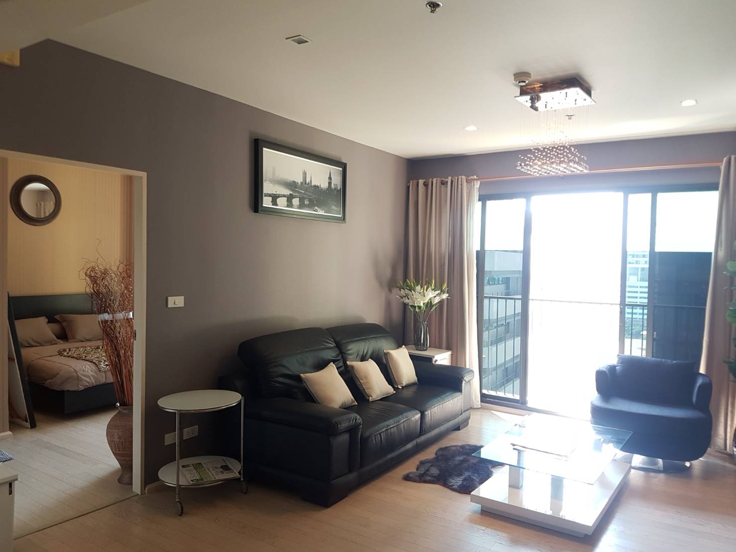 Noble Solo มุมโซฟา ระเบียง.jpg