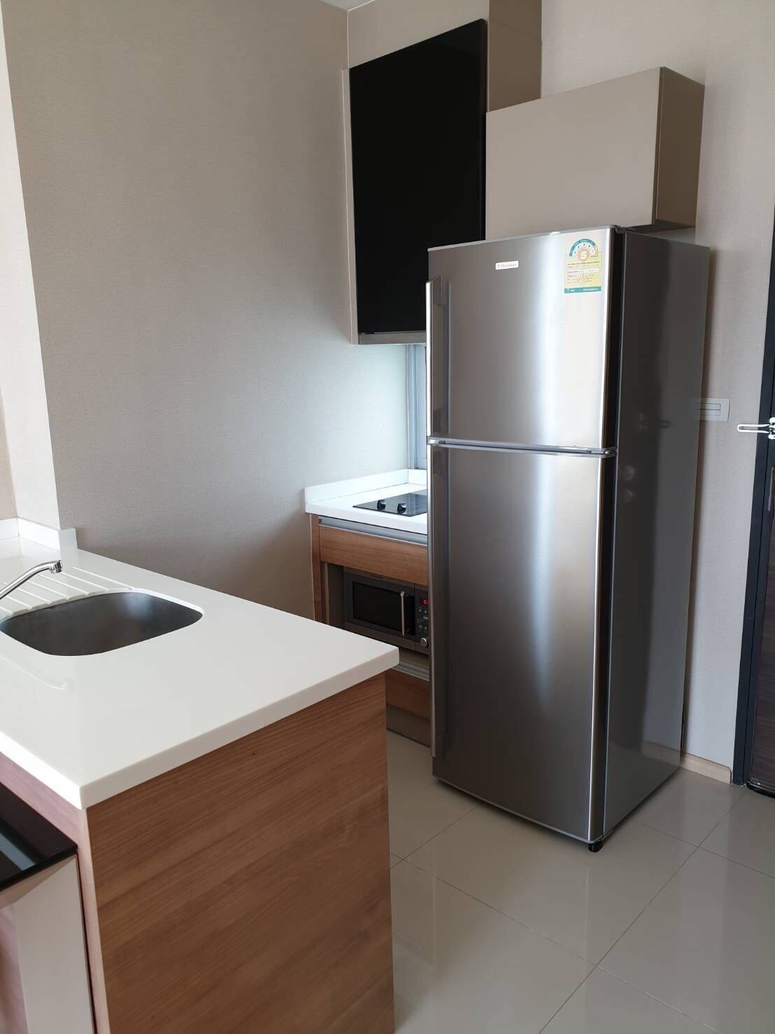 Rhythm Sukhumvit มุมตู้เย็น.jpg