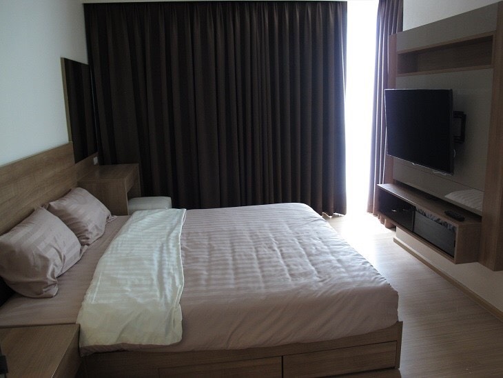 Rhythm Sukhumvit เตียง.jpg