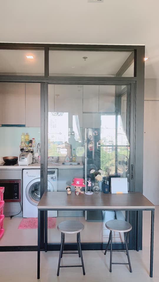 Rhythm Sukhumvit 36-38 มุมโต๊ะอาหาร ห้องครัว.jpg